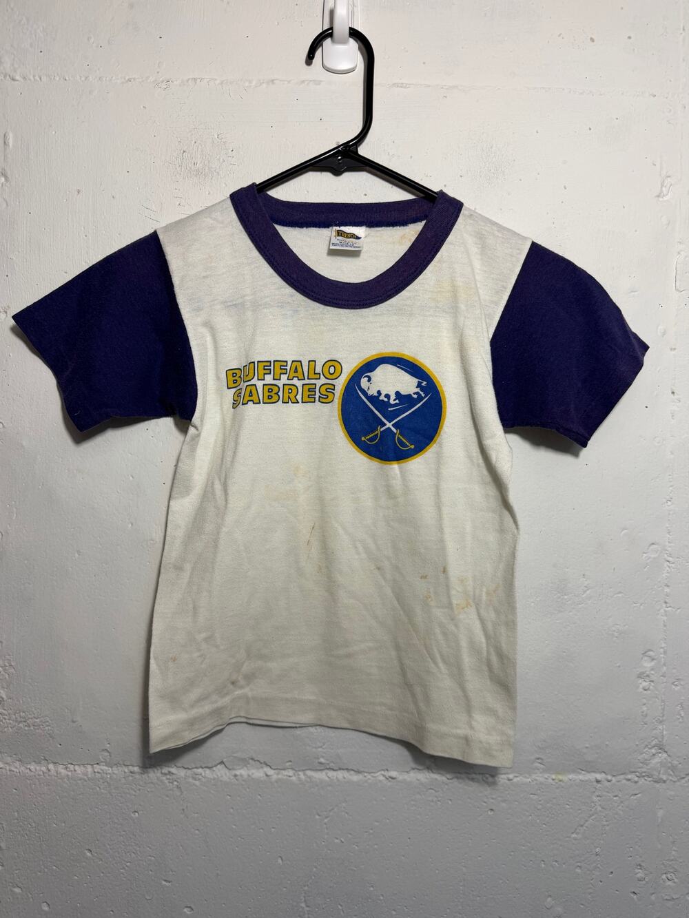 Vintage Buffalo Sabres Kids 10-12 T Shirt Single Stitch NOTE STAINS